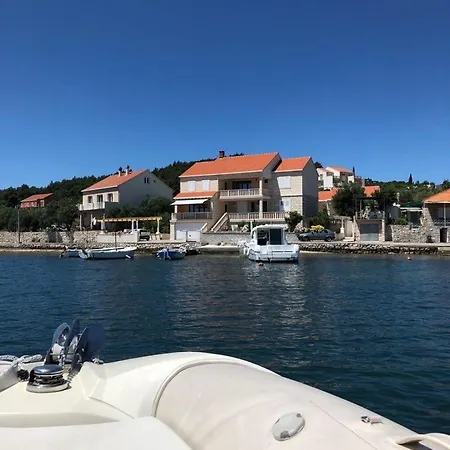 公寓 Sikluf-128-1 鲁巴达