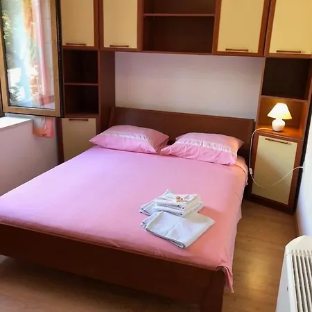 Sikluf-128-1 Apartman Lumbarda